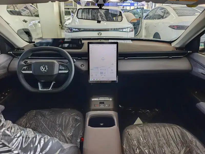 Changan Eado PHEV 2025 Smart Blue Whale 145KM Battleship Edition — миниатюра 9