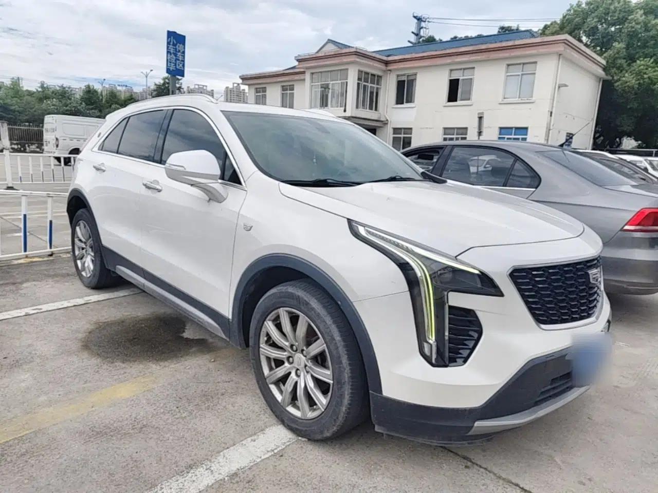 Cadillac XT4 2020 28T Two-Wheel-Drive Leading Version — миниатюра 3