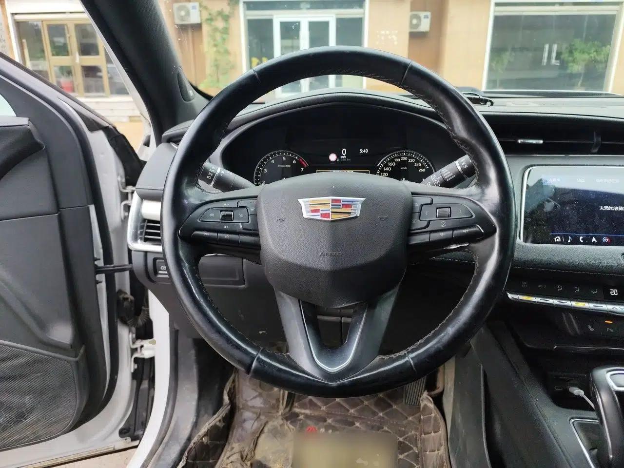Cadillac XT4 2018 28T Two-Wheel Drive Leading Version — миниатюра 10