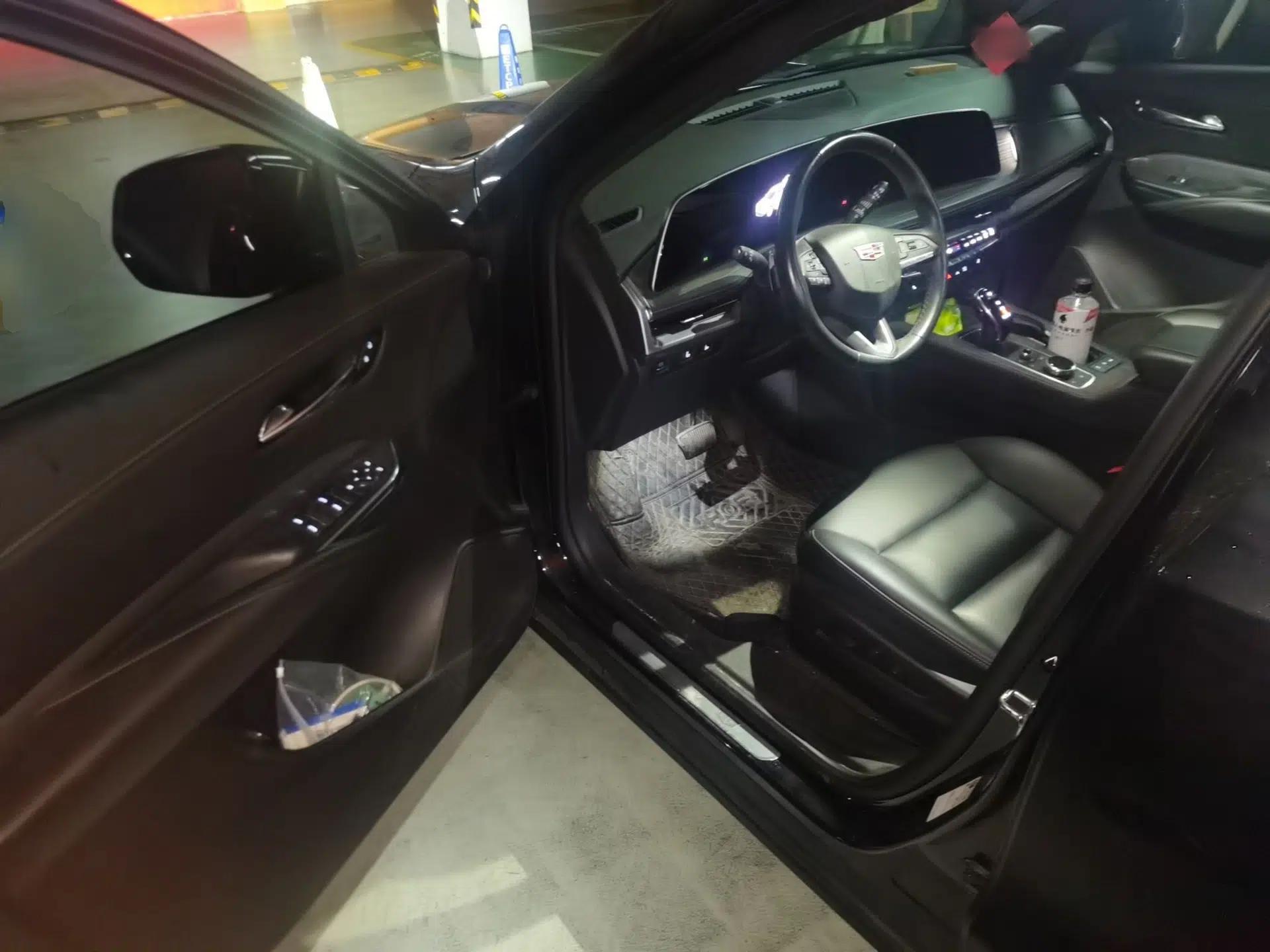 Cadillac XT4 2024 28T Two-Wheel-Drive Luxury Version — миниатюра 16