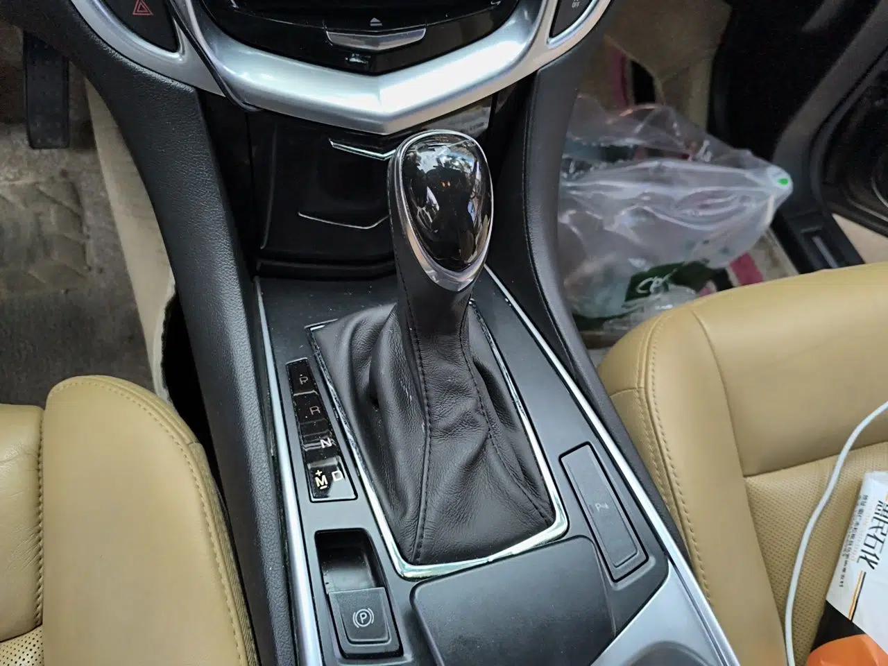 Cadillac SRX 2014 3.0L Elite Model — миниатюра 14