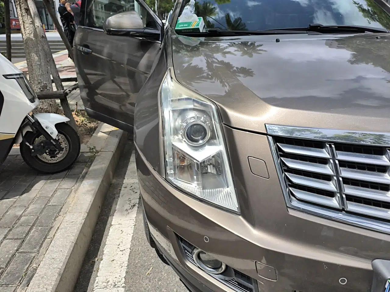Cadillac SRX 2014 3.0L Elite Model — миниатюра 7