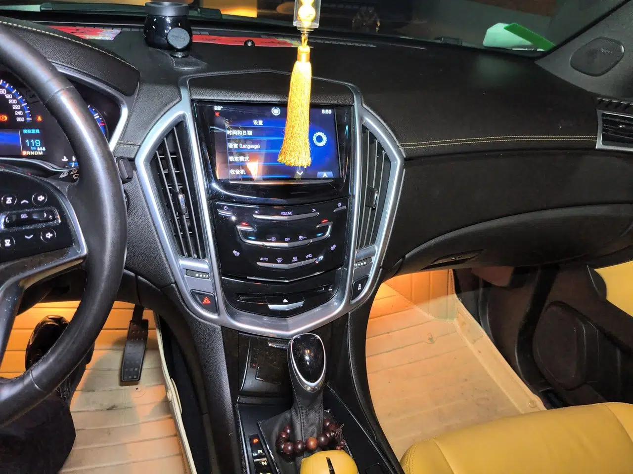Cadillac SRX 2013 3.0L Elite Model — миниатюра 13