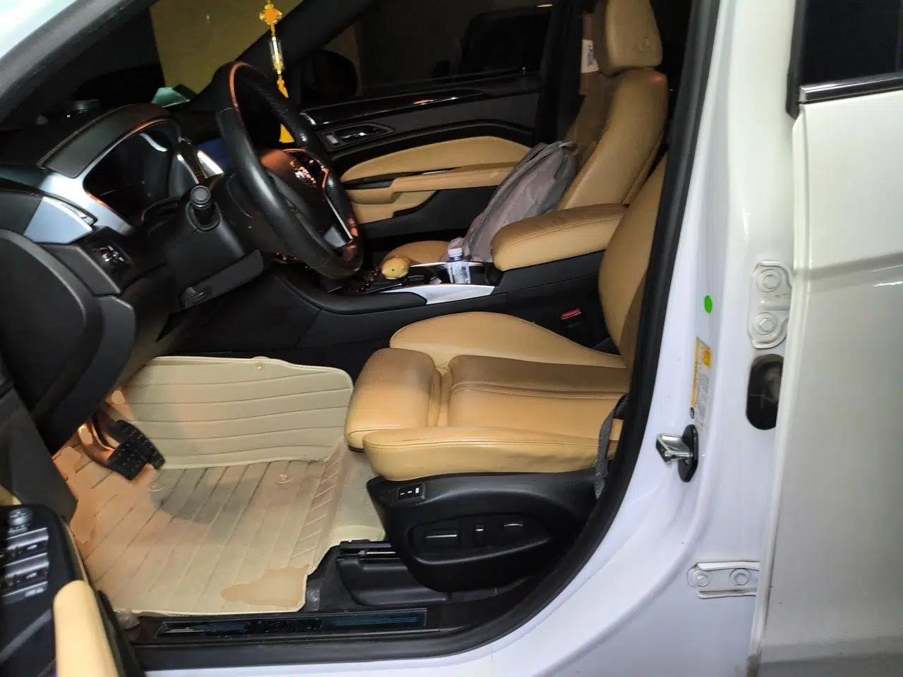 Cadillac SRX 2013 3.0L Elite Model — миниатюра 15