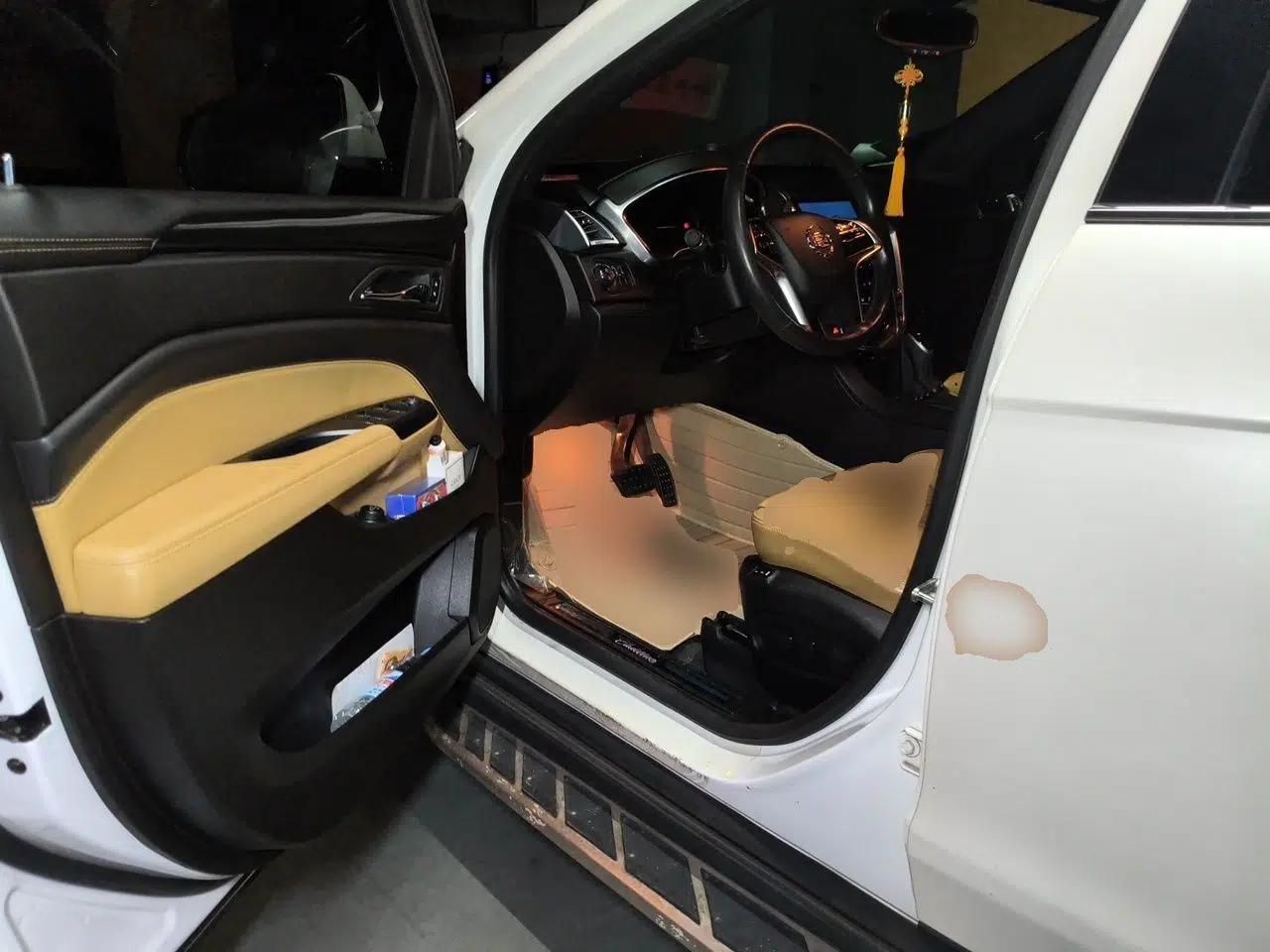 Cadillac SRX 2013 3.0L Elite Model — миниатюра 16