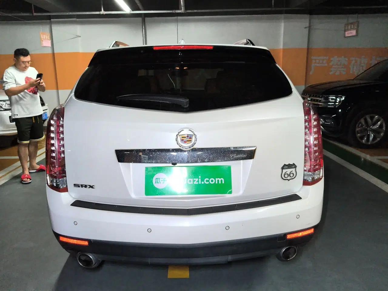 Cadillac SRX 2013 3.0L Elite Model — миниатюра 5