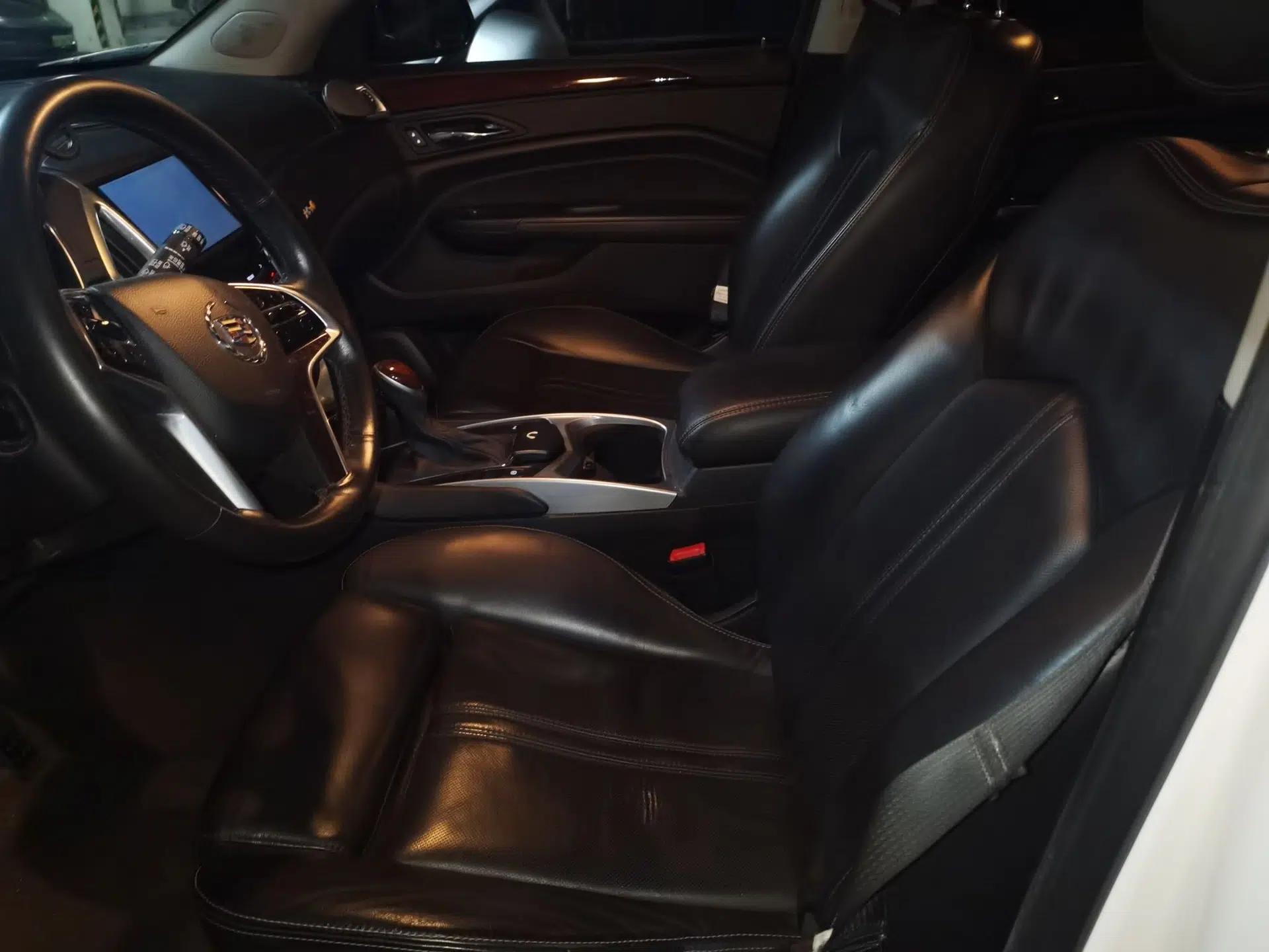 Cadillac SRX 2015 3.0L Elite Model — миниатюра 15