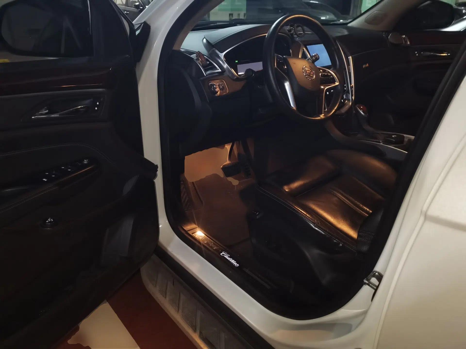 Cadillac SRX 2015 3.0L Elite Model — миниатюра 16