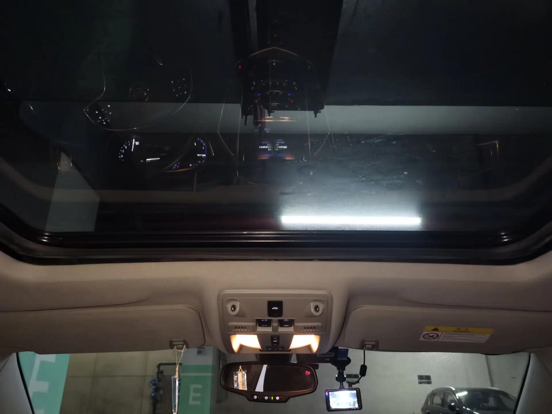 Cadillac SRX 2015 3.0L Elite Model — миниатюра 18