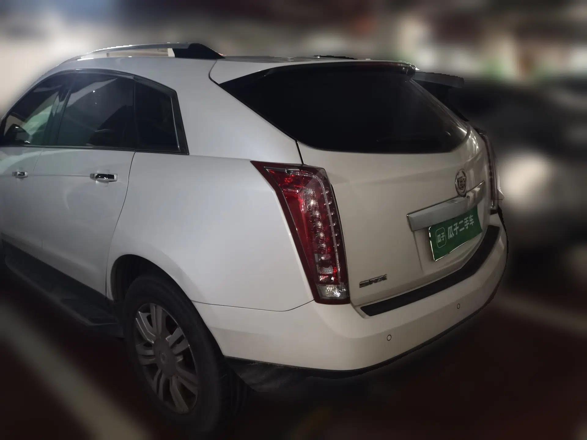 Cadillac SRX 2015 3.0L Elite Model — миниатюра 4