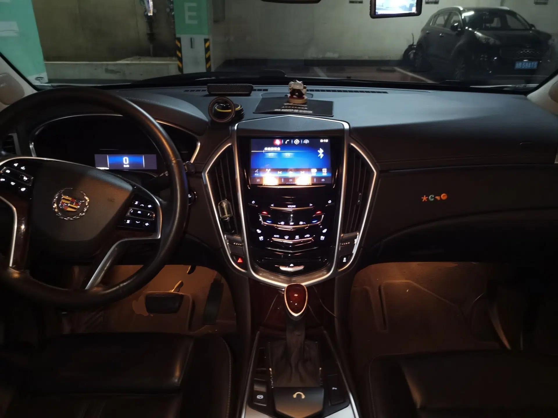 Cadillac SRX 2015 3.0L Elite Model — миниатюра 9