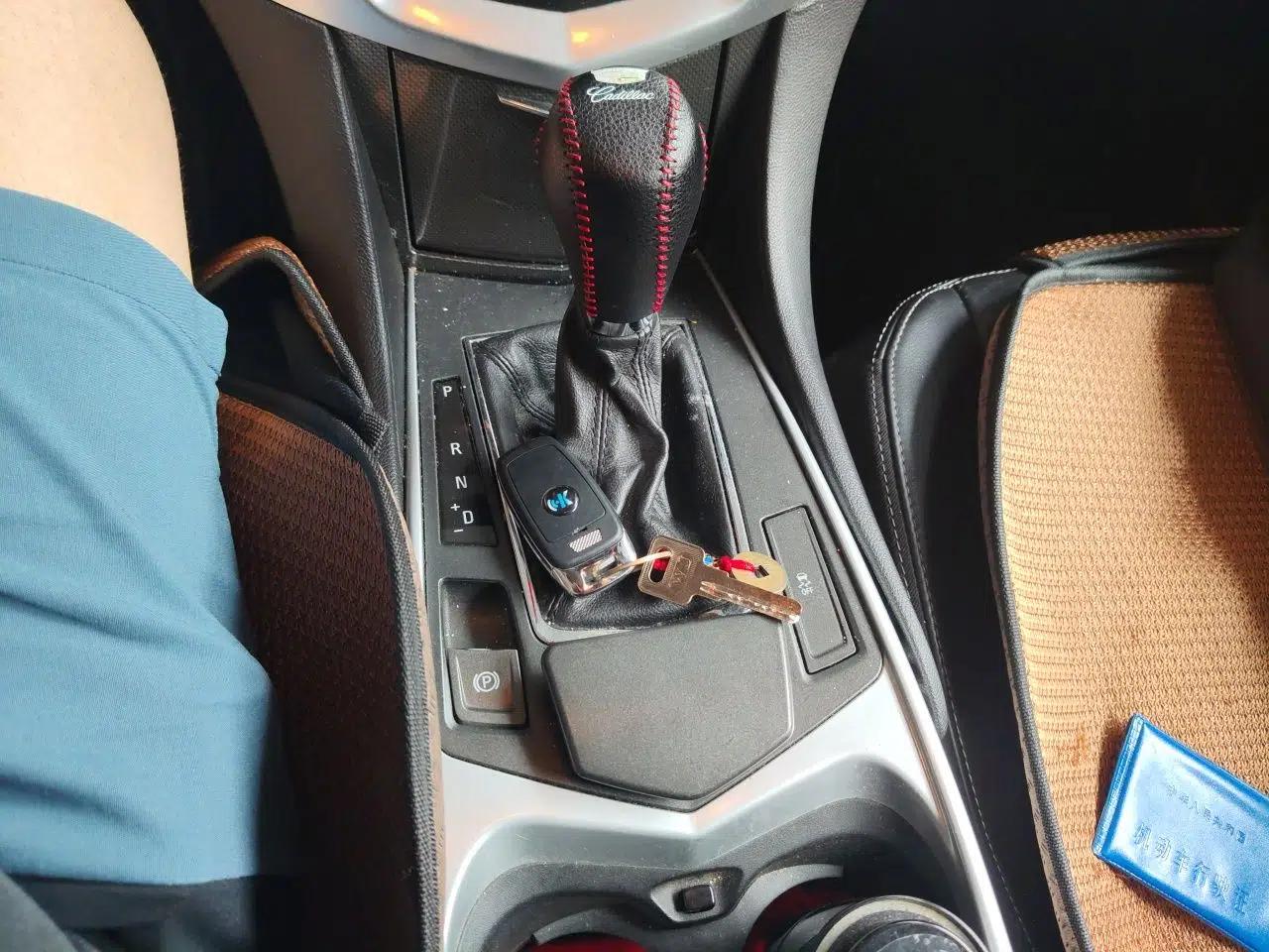 Cadillac SRX 2012 3.0L Comfort Model — миниатюра 14