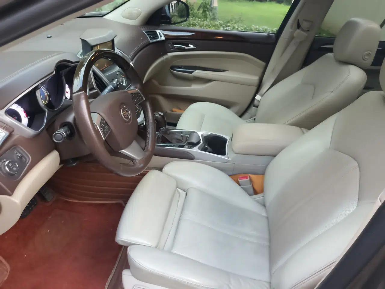 Cadillac SRX 2012 3.0L Leading Model — миниатюра 15