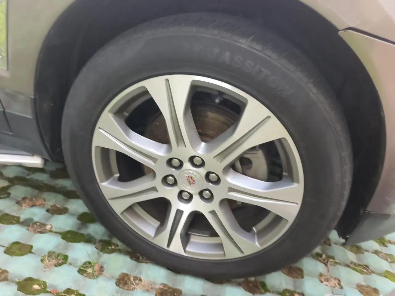 Cadillac SRX 2012 3.0L Leading Model — миниатюра 8