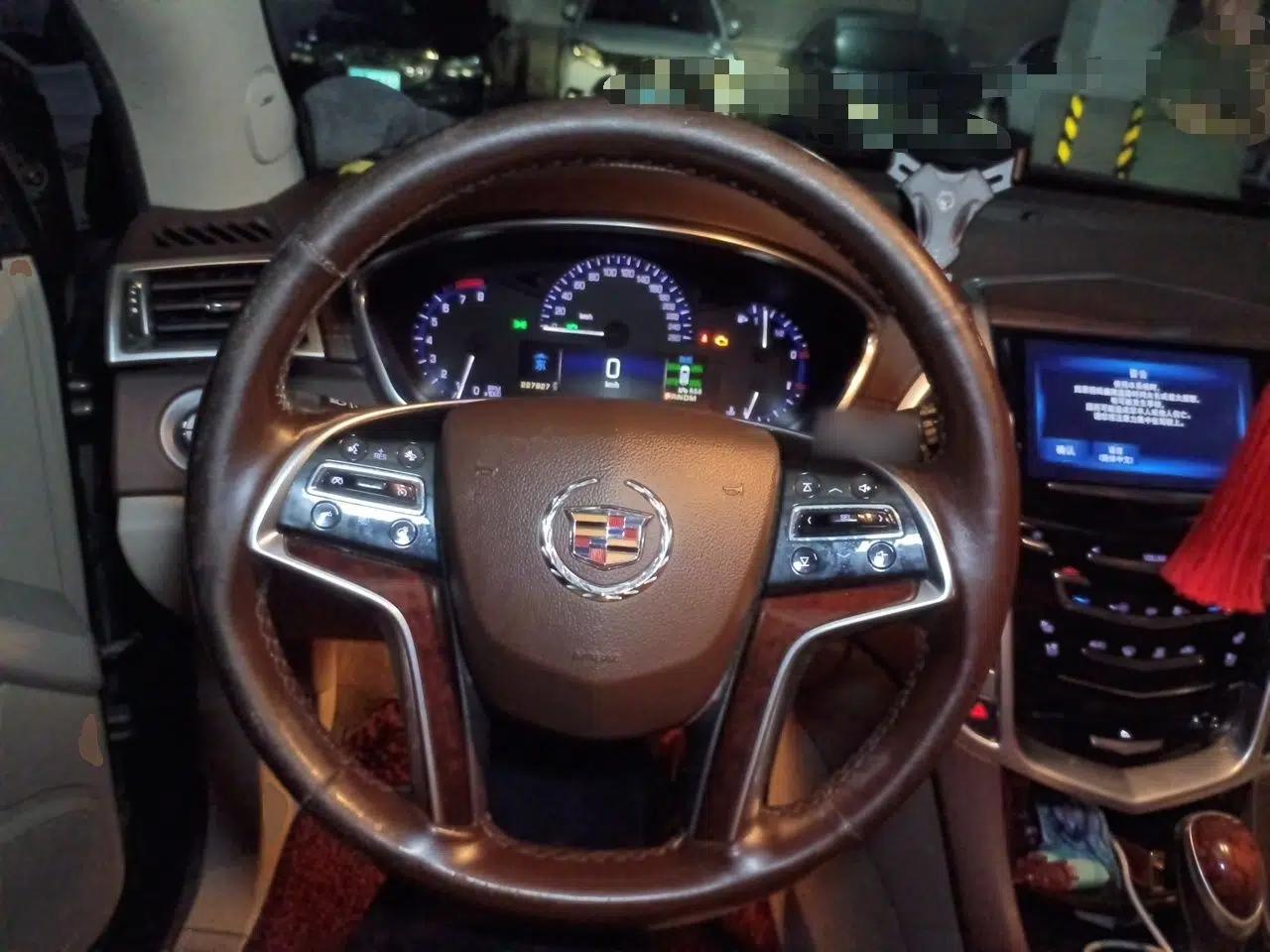 Cadillac SRX 2014 3.0L Flagship Model — миниатюра 10