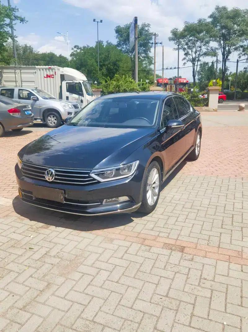 2018 Volkswagen Passat 330TSI DSG Leading Edition — миниатюра 1