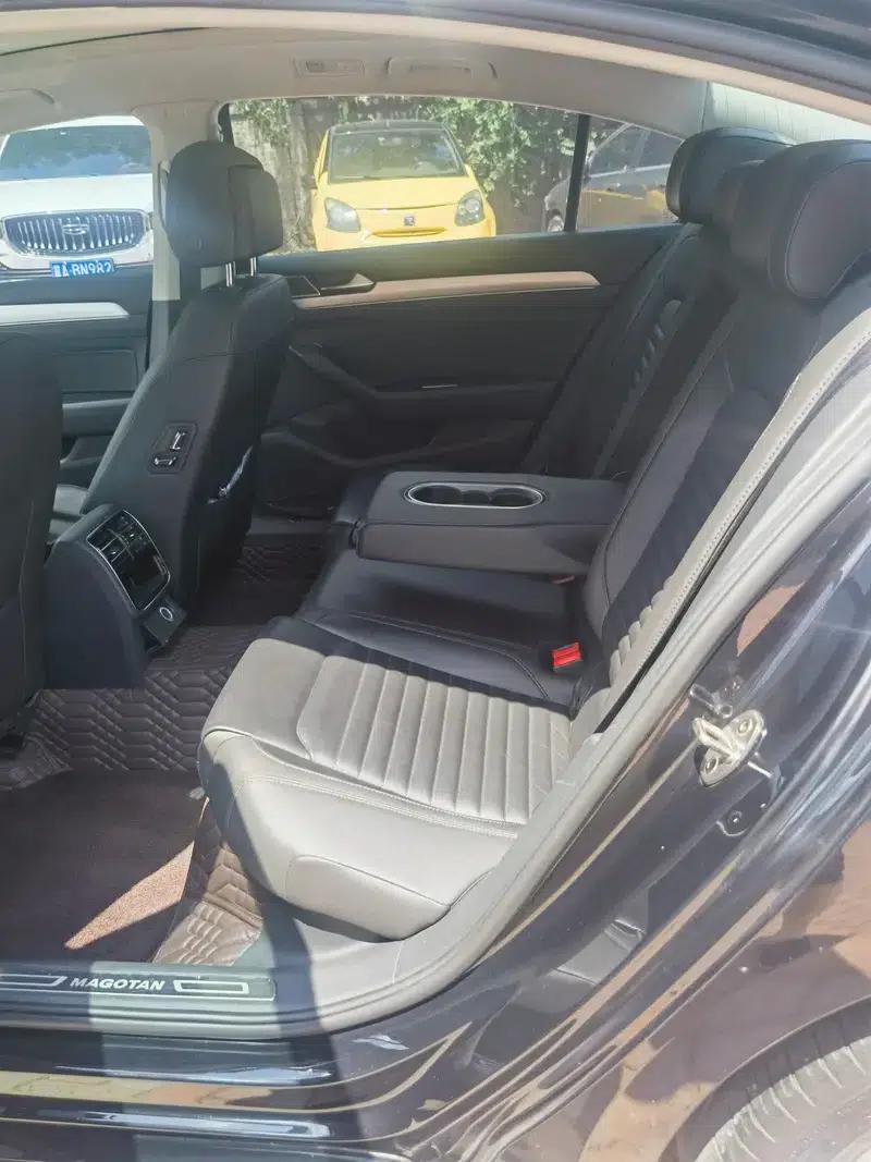 2018 Volkswagen Passat 330TSI DSG Leading Edition — миниатюра 11