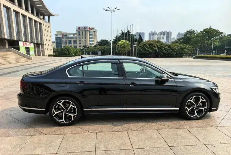 Volkswagen Magotan 2023 2 Millionth Unit Commemorative Edition 330TSI DSG Luxury — миниатюра 5