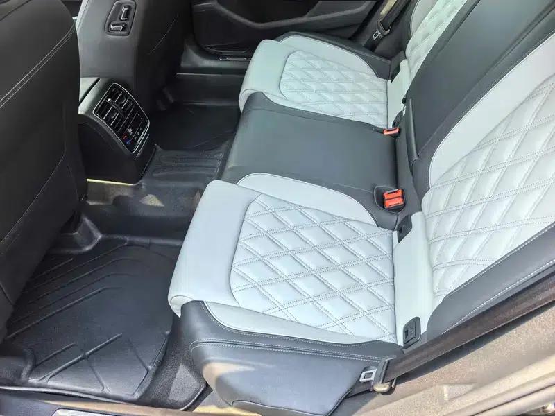 Volkswagen Magotan 2023 2 Millionth Unit Commemorative Edition 330TSI DSG Luxury — миниатюра 9