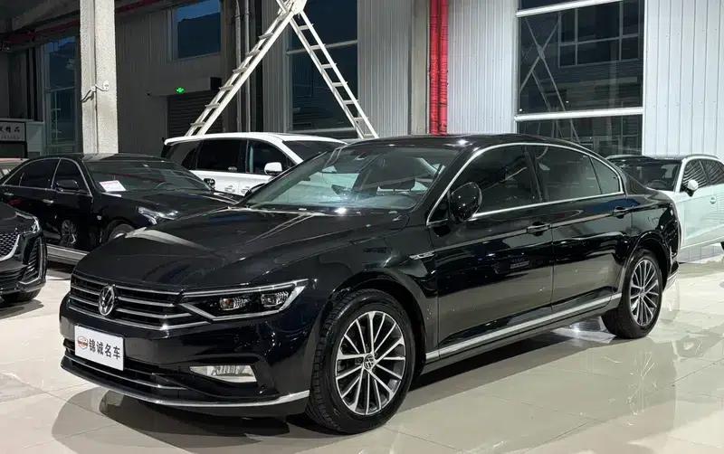 2020 Volkswagen Passat 330TSI DSG Luxury — миниатюра 1