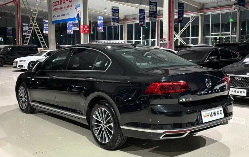 2020 Volkswagen Passat 330TSI DSG Luxury — миниатюра 4