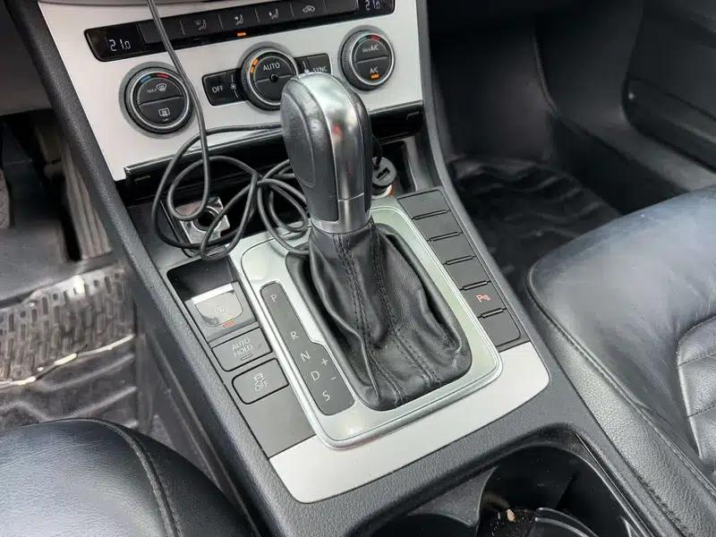 2015 Volkswagen Passat 1.8TSI Leading Edition — миниатюра 10