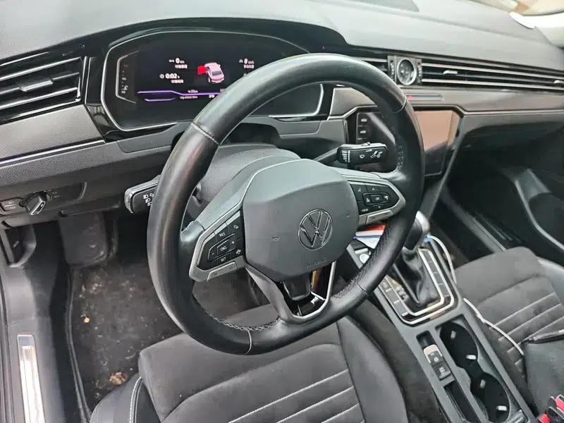 2020 Volkswagen Passat 330TSI DSG Luxury — миниатюра 11