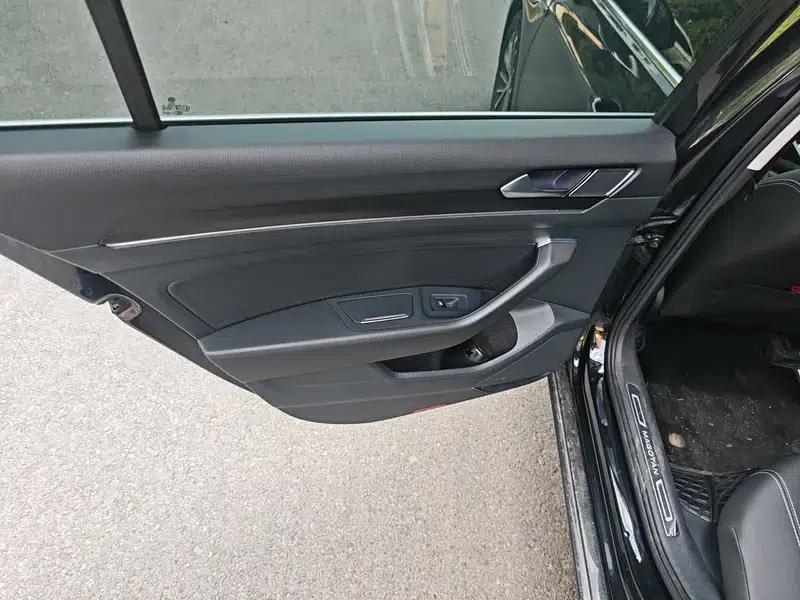 2020 Volkswagen Passat 330TSI DSG Luxury — миниатюра 17