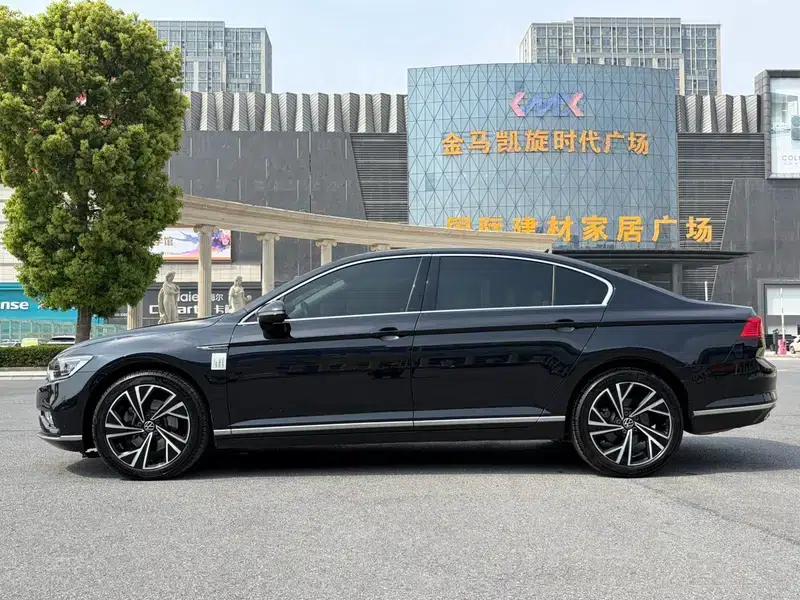 Volkswagen Passat 2021 330TSI DSG 30th Anniversary Edition — миниатюра 4