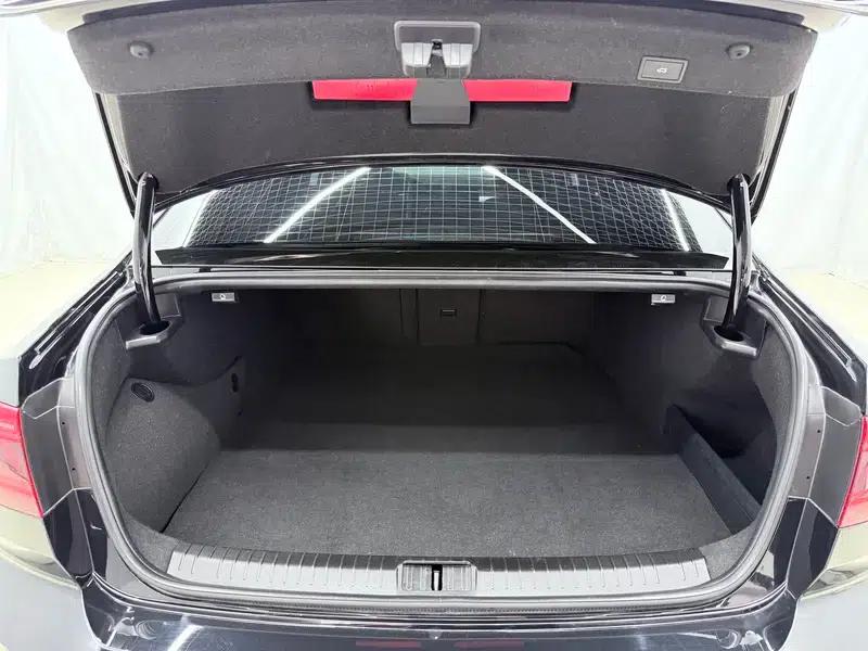 2022 Volkswagen Magotan PHEV Luxury Edition — миниатюра 17