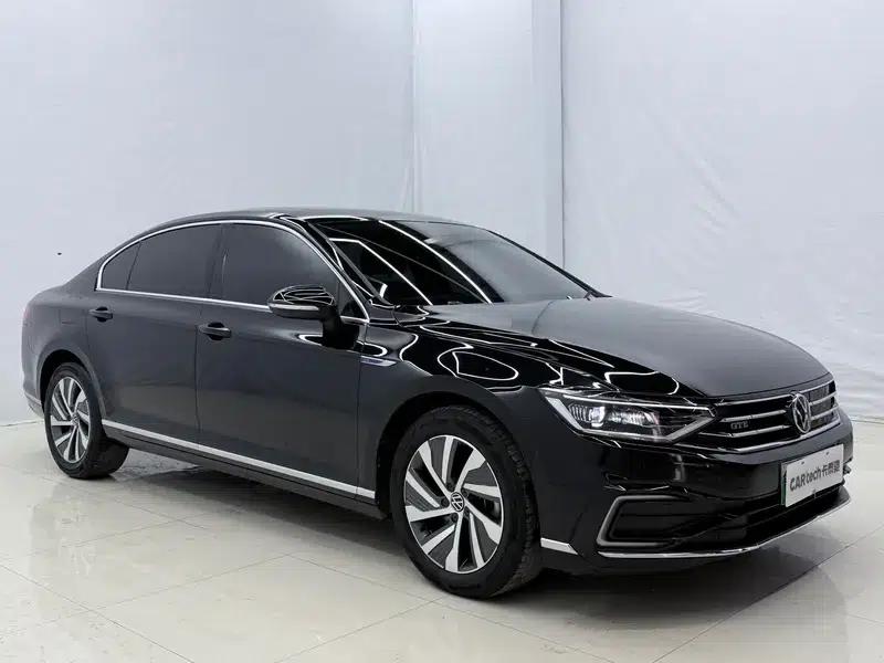 2022 Volkswagen Magotan PHEV Luxury Edition — миниатюра 3