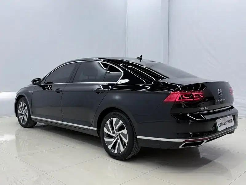 2022 Volkswagen Magotan PHEV Luxury Edition — миниатюра 4