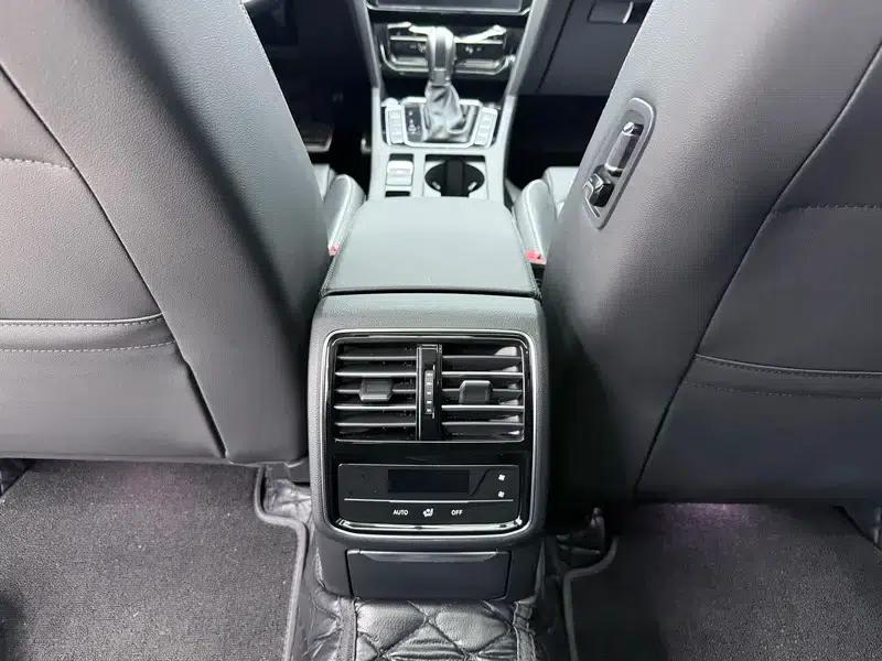 2022 Volkswagen Magotan PHEV Luxury Edition — миниатюра 7