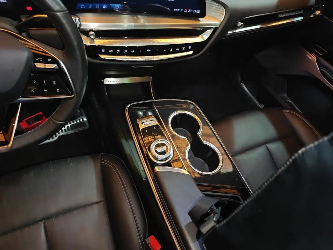 Cadillac LYRIQ 2022 Rear-Drive Long-Range Luxury Edition — миниатюра 16