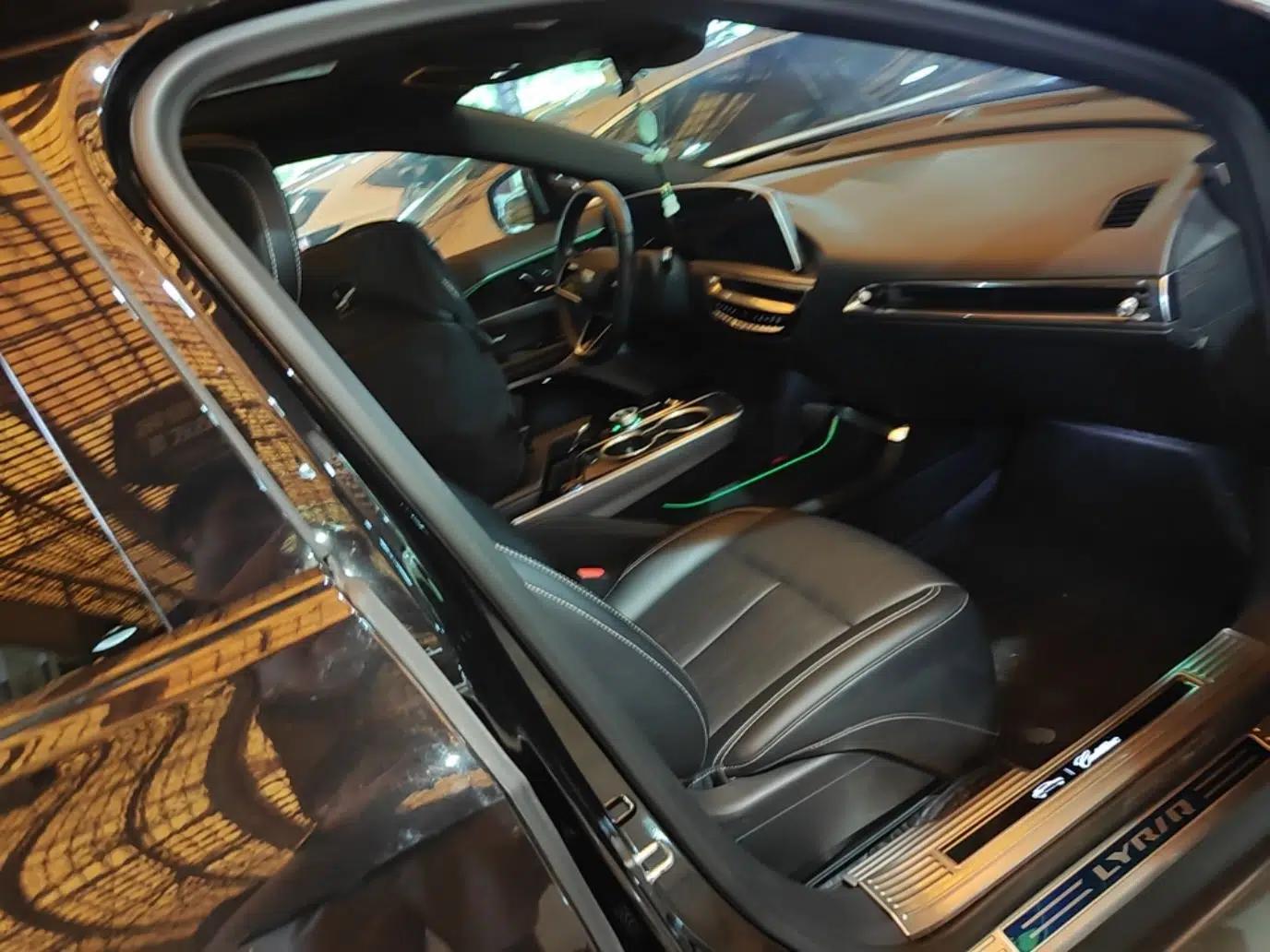 Cadillac LYRIQ 2022 Rear-Drive Long-Range Luxury Edition — миниатюра 19
