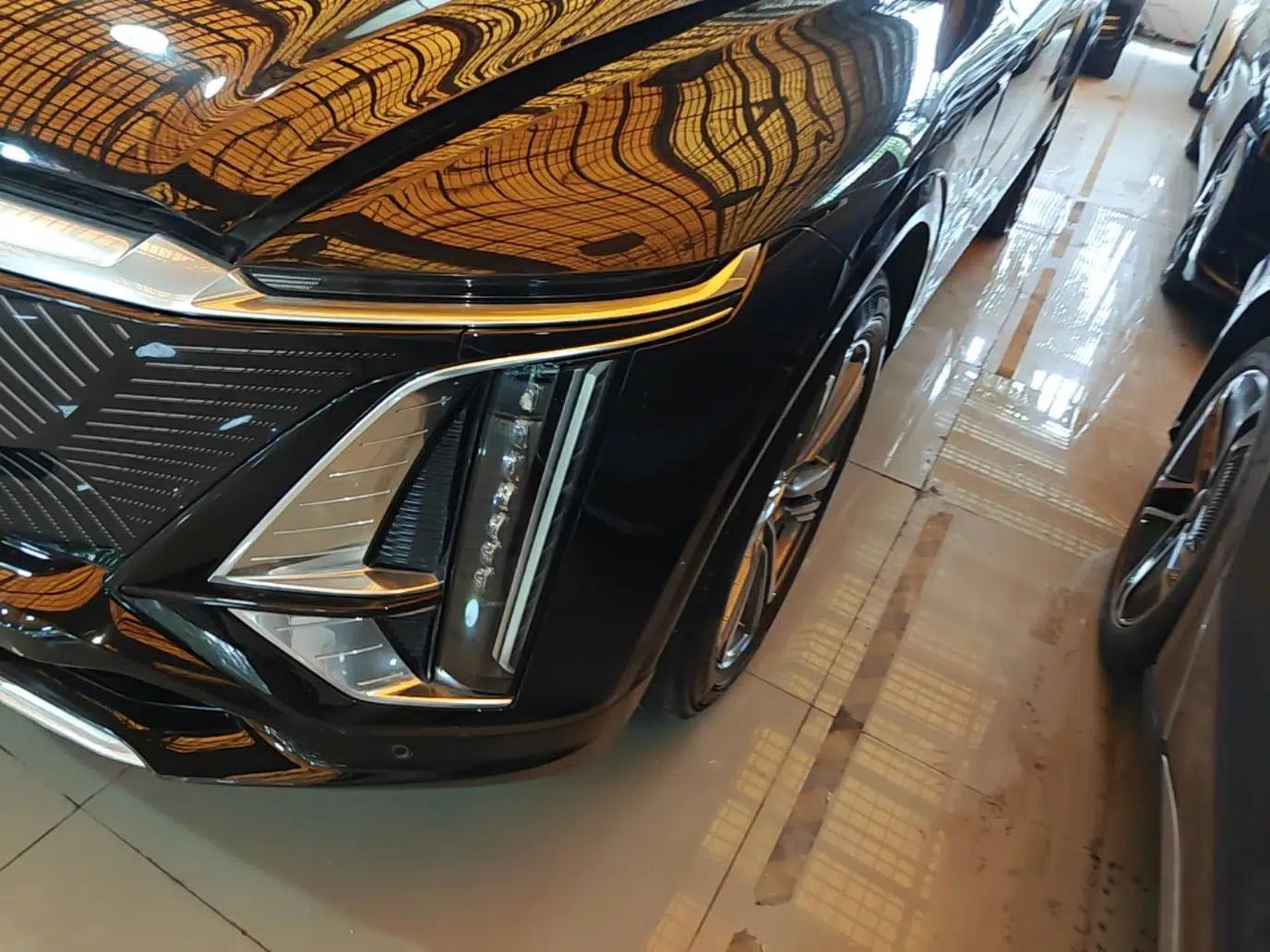 Cadillac LYRIQ 2022 Rear-Drive Long-Range Luxury Edition — миниатюра 8