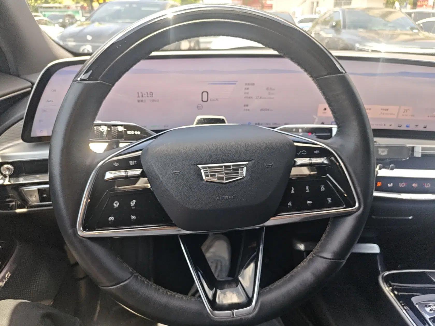 Cadillac LYRIQ 2022 Rear-Drive Long-Range Luxury Edition — миниатюра 13