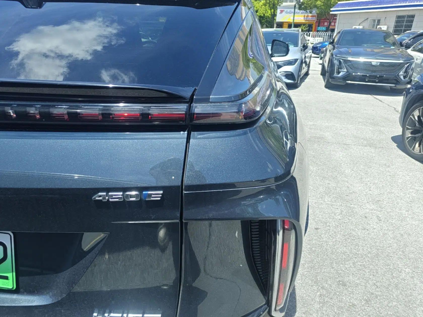 Cadillac LYRIQ 2022 Rear-Drive Long-Range Luxury Edition — миниатюра 9