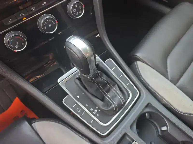 2017 Golf 280TSI Automatic R-Line Millionth Unit Edition — миниатюра 11