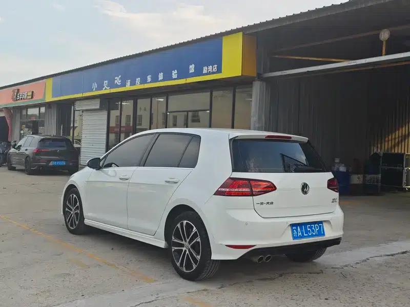 2017 Golf 280TSI Automatic R-Line Millionth Unit Edition — миниатюра 4