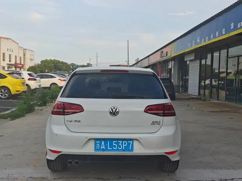 2017 Golf 280TSI Automatic R-Line Millionth Unit Edition — миниатюра 5