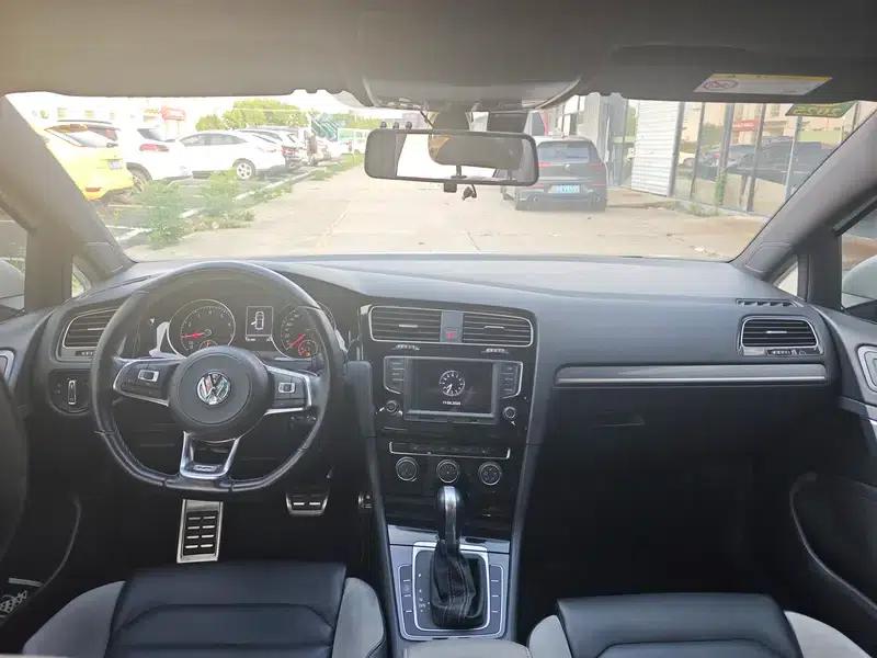 2017 Golf 280TSI Automatic R-Line Millionth Unit Edition — миниатюра 8