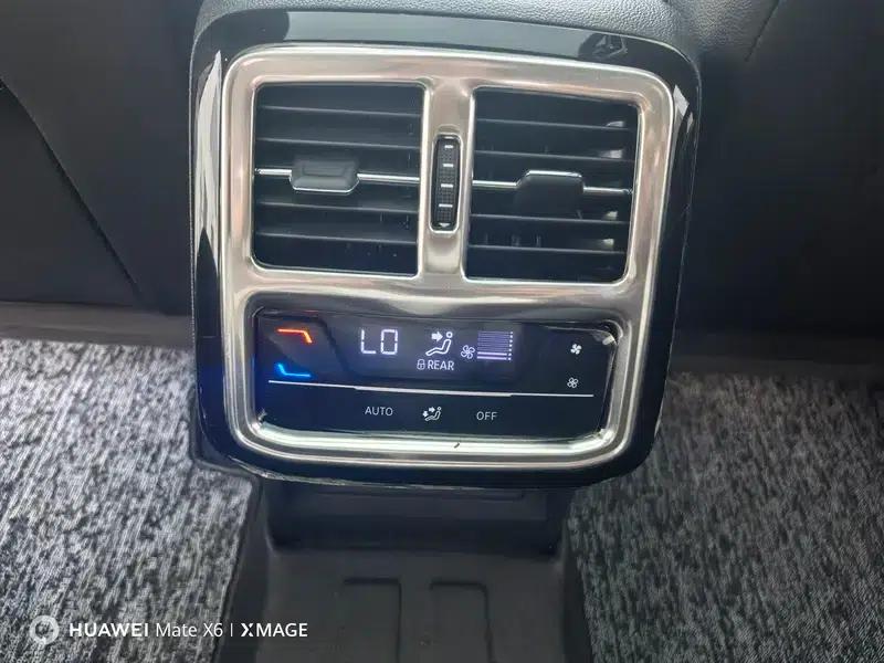 2024 Volkswagen Passat Outstanding Edition 380TSI Starry Sky Dragon Edition — миниатюра 7