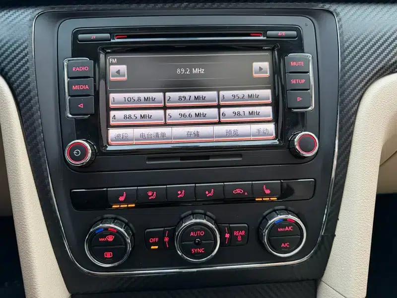 2013 Passat 1.8TSI DSG Royal Edition — миниатюра 18