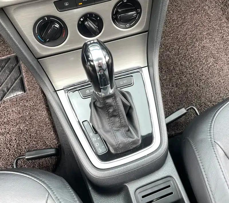2013 Volkswagen Lavida Facelift 1.4TSI DSG Comfort Edition — миниатюра 15