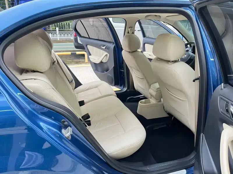 2011 Volkswagen Lavida 1.6L Automatic Premium Edition — миниатюра 11