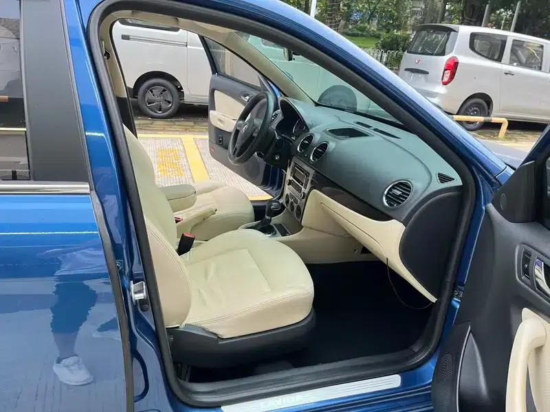 2011 Volkswagen Lavida 1.6L Automatic Premium Edition — миниатюра 7