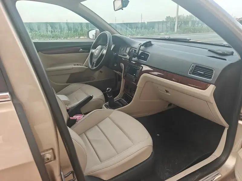2013 Volkswagen Lavida 1.4TSI Manual Comfort Edition — миниатюра 7