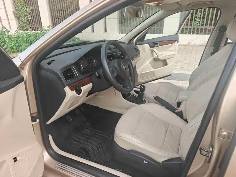 2013 Volkswagen Lavida 1.4TSI Manual Comfort Edition — миниатюра 9
