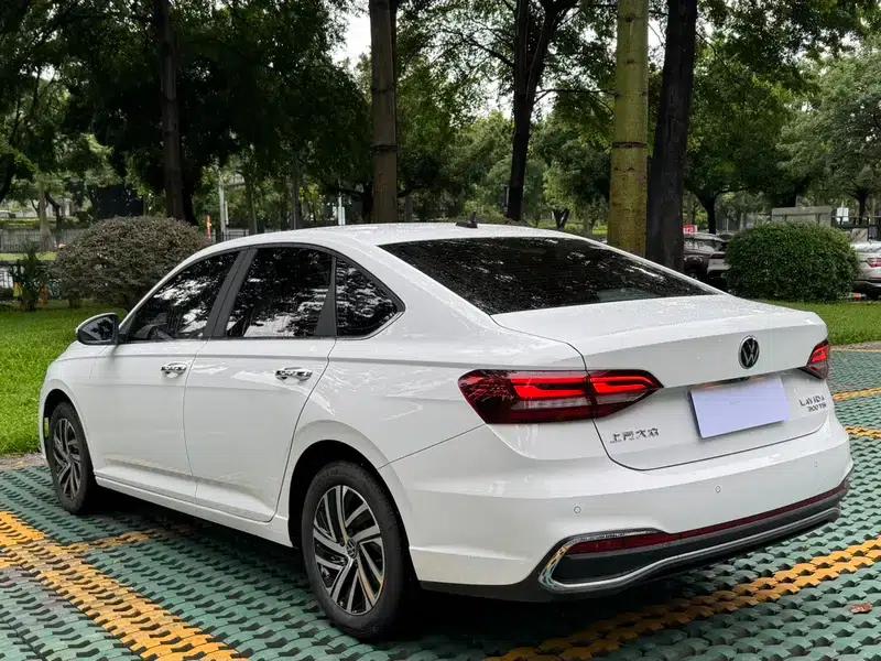 2024 Volkswagen Lavida 300TSI DSG Full Comfort Edition — миниатюра 4